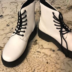 Platform lug combat. Brand new